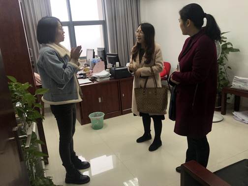 说明: 公司指导教师与法院政治部负责老师交流